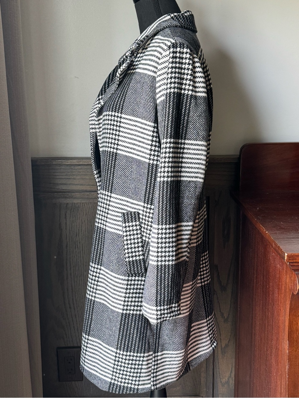 Apt. 9 Women's Black & White Plaid Coat M EUC - Picture 3 of 7